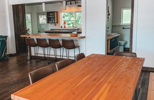 Okanagan-Similkameen House | Private Lakefront Beach House off Naramata Bench with sauna and hot tub