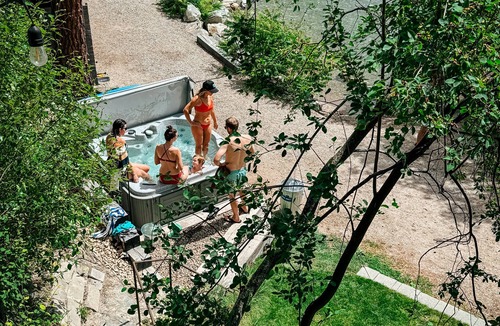 Okanagan-Similkameen House | Private Lakefront Beach House off Naramata Bench with sauna and hot tub