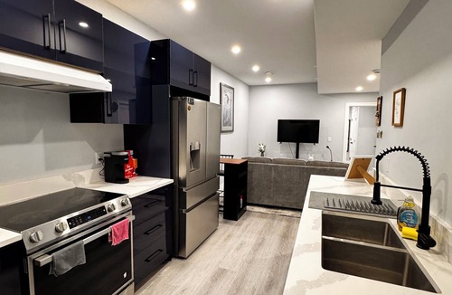 Calgary House | Private & Legal Basement Suite | Separate Entrance | Self Check-In