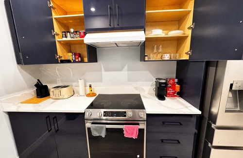Calgary House | Private & Legal Basement Suite | Separate Entrance | Self Check-In