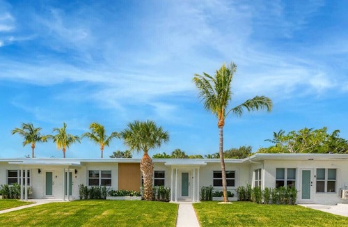 Parrot Cove Apartment | Private Patio! Near beach -TV in bedroom - Villa 4