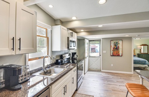 White Island Shores Cottage | Private Pond w/Beach! Family Cottage in Wareham