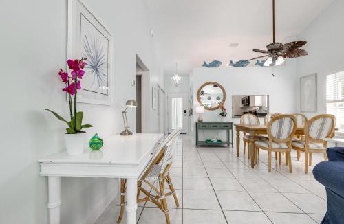 Juno Beach House | Private Pool + Backyard: Villa in North Palm Beach