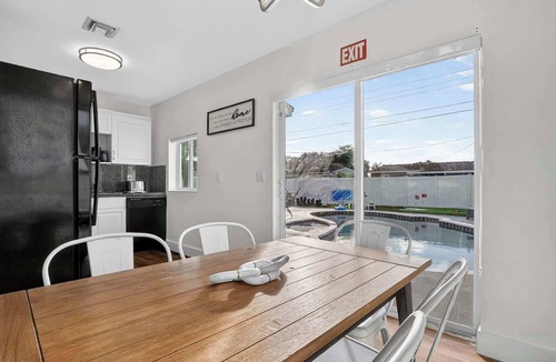 Boulevard Heights House | Private Pool, Giant Chess, Golf, Games by Ventur