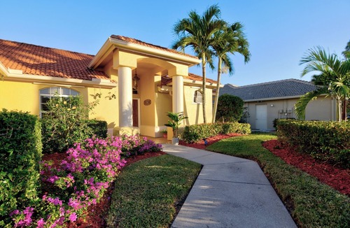 Central Naples House | Private Pool Lakefront Briarwood Home 10 Min to Naples Beaches