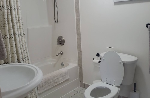Regional District of Nanaimo Apartment | Private, spacious, bright & cozy apartment close to all amenities.
