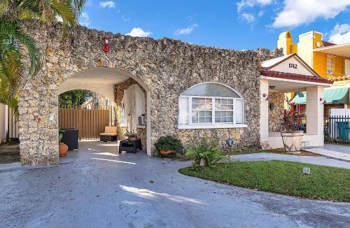 Coral Way House | Private Studio in Little Havana