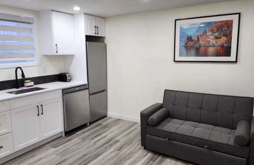 Calgary House | Private suite, Close to Airport, SeparateEntrance
