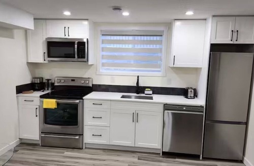 Calgary House | Private suite, Close to Airport, SeparateEntrance