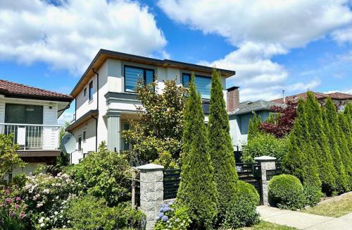 Hastings House | Private Suite - Near SkyTrain to DT - Free Parking