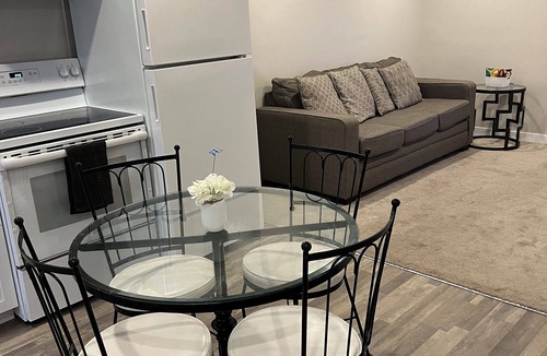 Regina House | Private Suite – Private Entrance, Fast Wi‑Fi & Smart TV – Family & Pet‑Friendly