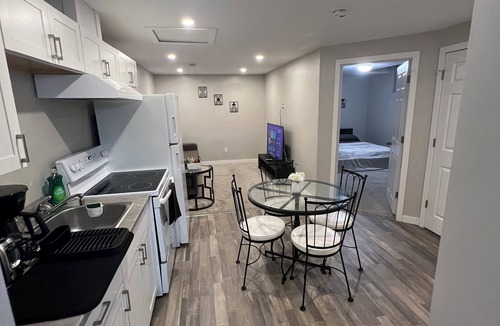 Regina House | Private Suite – Private Entrance, Fast Wi‑Fi & Smart TV – Family & Pet‑Friendly
