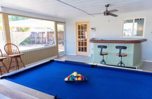 Dania Beach House | Private Villa with Pool and Sauna