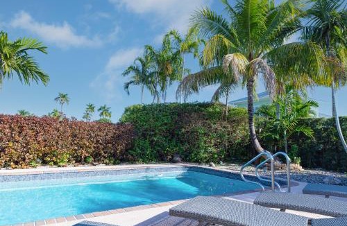 Dania Beach House | Private Villa with Pool and Sauna
