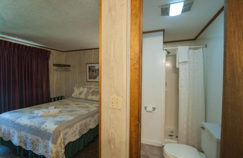 Lincoln Hotel | Profile Motel & Cottages