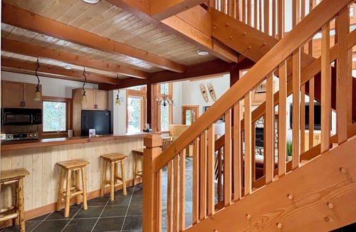 Golden Ski Chalet | Purcell Woods Chalet – Sleeps 12