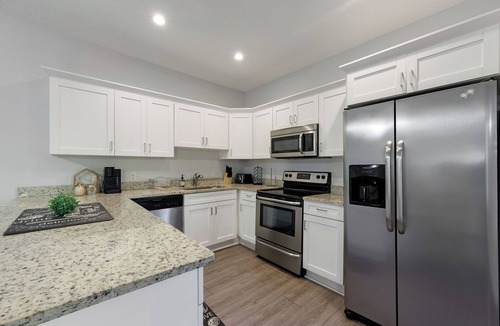 Southside House | Putt-Putt Paradise | Bright 2BR/2BA Near Palm Bch