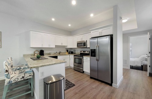 Southside House | Putt-Putt Paradise | Bright 2BR/2BA Near Palm Bch