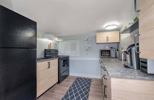 Saanich West Apartment | Quaint 1 Bedroom Suite, Victoria, BC