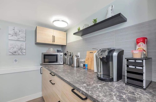Saanich West Apartment | Quaint 1 Bedroom Suite, Victoria, BC
