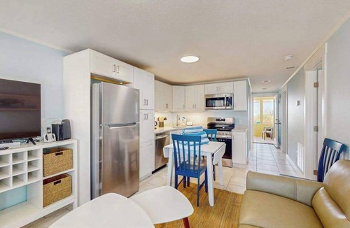 Holmes Beach Villa | Quaint beachfront duplex villa in ideal location with screened lanai & free trolley