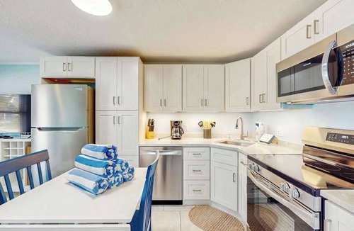 Holmes Beach Villa | Quaint beachfront duplex villa in ideal location with screened lanai & free trolley
