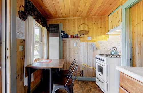 Thornton Apartment | Quaint cabin with views, WiFi, gas grill, pool, tennis & firepit