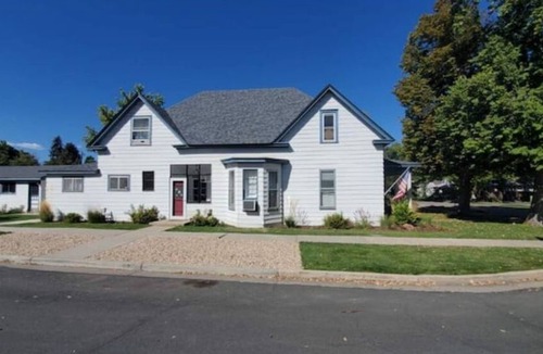 Loveland House | Quaint House in Downtown Loveland (Entire House)