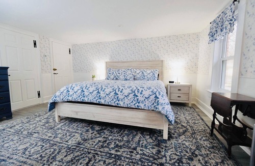Francestown Bed & Breakfast | Quaint New England Inn at Crotched Mountain!