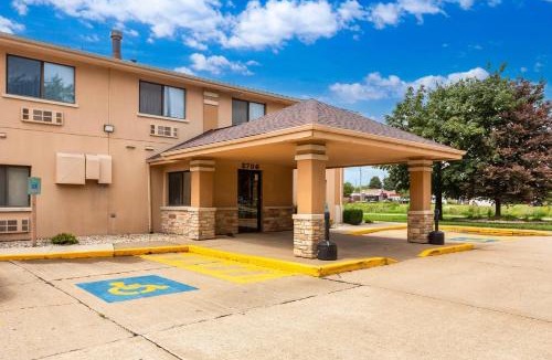 Beloit Hotel | Quality Inn Beloit