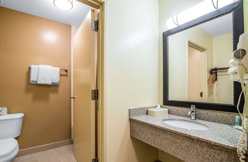 Loudon Hotel | Quality Inn Loudon-Concord