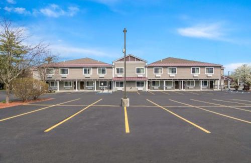 Queensbury Hotel | Quality Inn Queensbury - Lake George Area