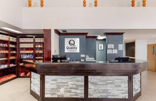 Aurora Hotel | Quality Inn & Suites Denver Airport - Gateway Park