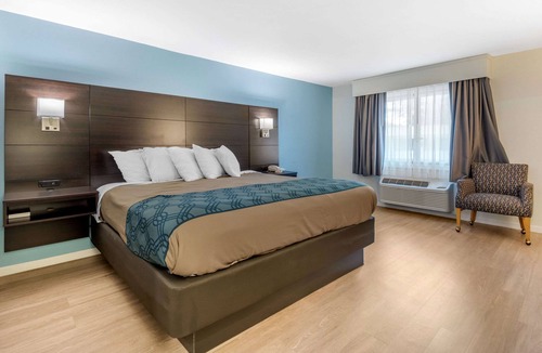 Lincoln Hotel | Quality Inn & Suites Lincoln I-93