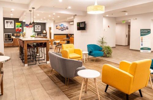 Oakwood Village Hotel | Quality Inn & Suites Oakwood Village - Cleveland South