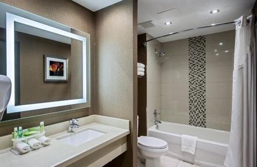 Regina Hotel | Quality Inn & Suites Regina Downtown