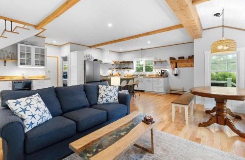 Spruce Head House | Quarry Village Compound; 4BR + Hot Tub on a workin