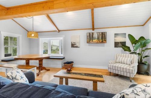 Spruce Head House | Quarry Village Compound; 4BR + Hot Tub on a workin