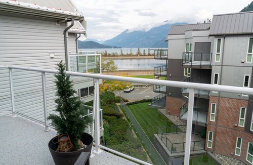 Harrison Hot Springs Condo | Quiet Beach front Condo - Beautiful views - Family or Couple orientated