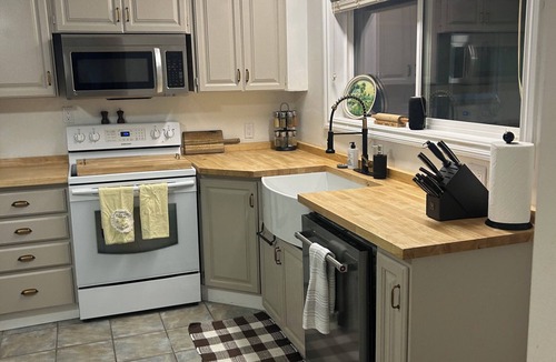 Okanagan-Similkameen House | Quiet, cozy, 3-bedroom house, minutes away from Lake and wineries. Pet-friendly!