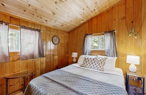 Ellsworth House | Quiet lakefront cottage with a firepit, private beach, & two kayaks