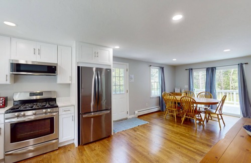 East Dennis House | Quintessential Cape Cod Home. Beautiful Beaches, Chip Shot to Golf and Town