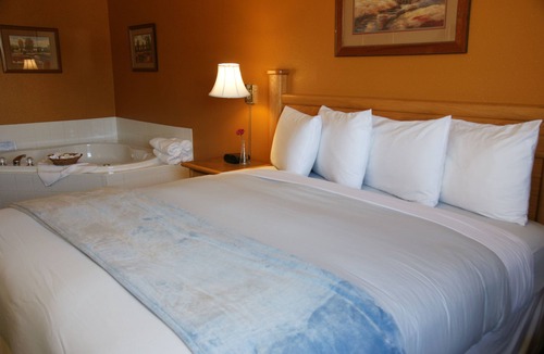 Camrose Hotel | R & R Inn & Suites