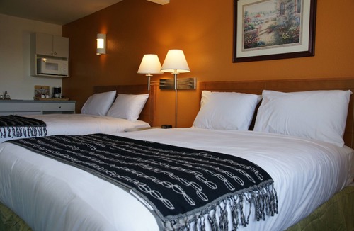Camrose Hotel | R & R Inn & Suites