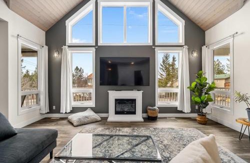 East Kootenay House | Radiant Retreat -Spacious Home - Heart of Radium!