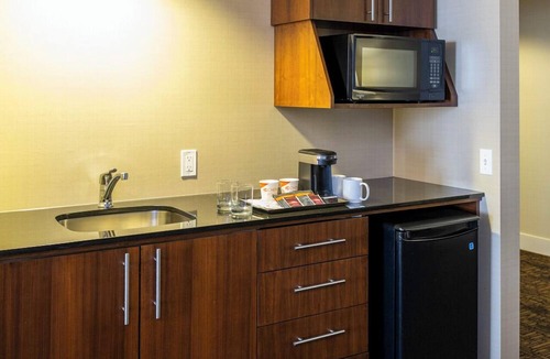 Leduc Hotel | Radisson Hotel Edmonton Airport