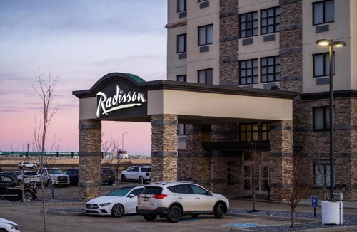 Leduc Hotel | Radisson Hotel Edmonton Airport