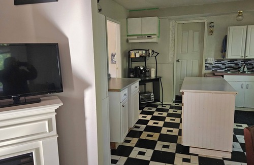 Shawnigan Lake Bed & Breakfast | Railway Road Bed& Breakfast Shawnigan Lake, BC, minutes walk to lake.