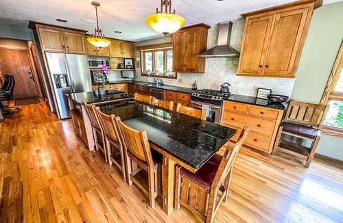 Rapid City House | Rally Rental! Creekside Estate in Magic Canyon