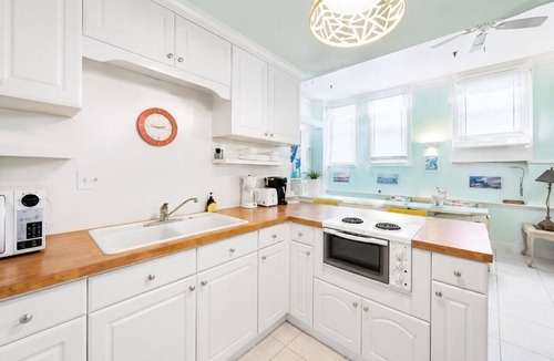 Palm Beach - West Palm Beach Apartment | Rare Garden Studio | Pool Deck Access + Beach